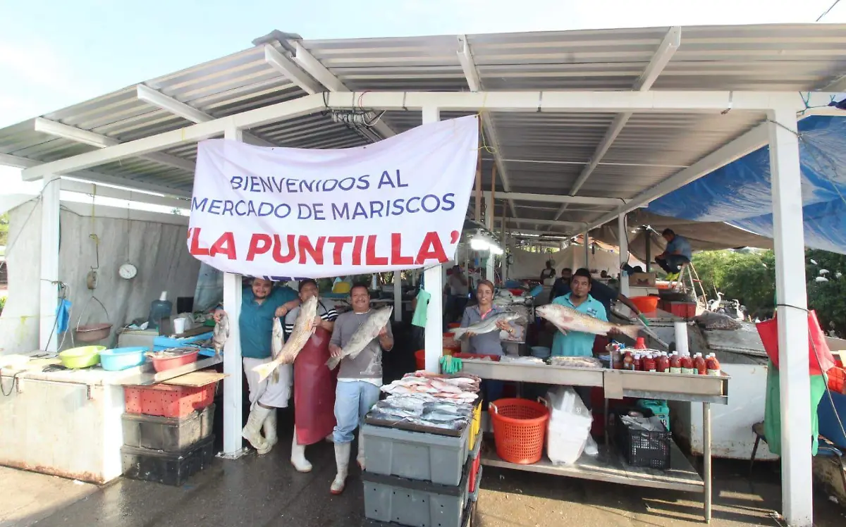 comerciantes de la “Puntilla” fueron instalados en un área del Mercado de Tampico (2)