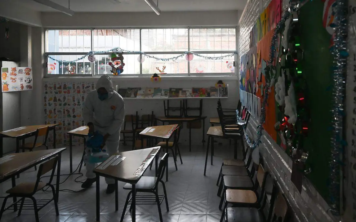 Frente al regreso a clases 100% presencial, se detectó la falta de mesabancos | Cuartoscuro (Archivo)