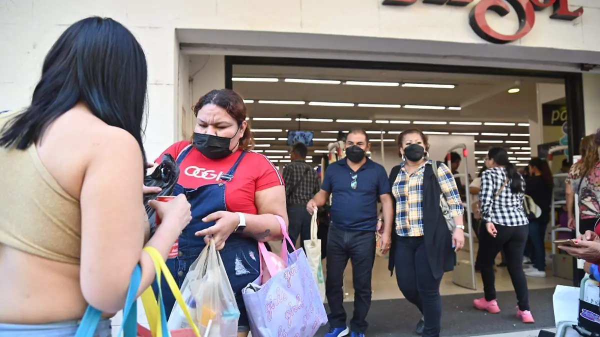 Comercios se reactivan por compras de Navidad