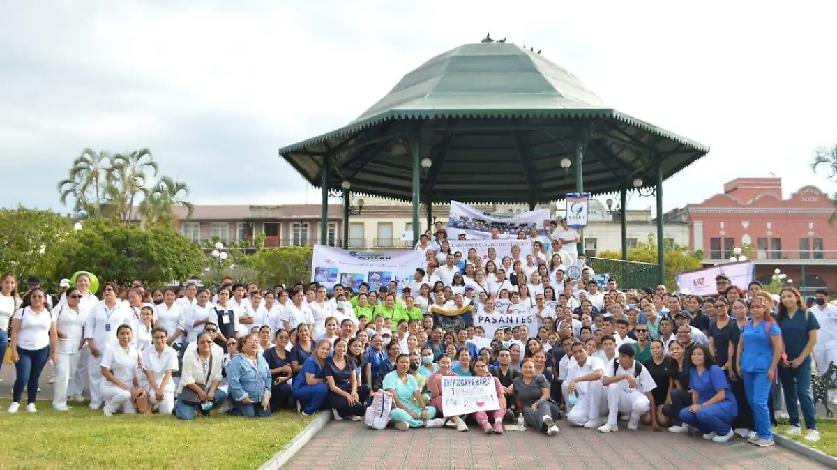 Realizan caminata para conmemorar a las y los enfermeros en Tampico 