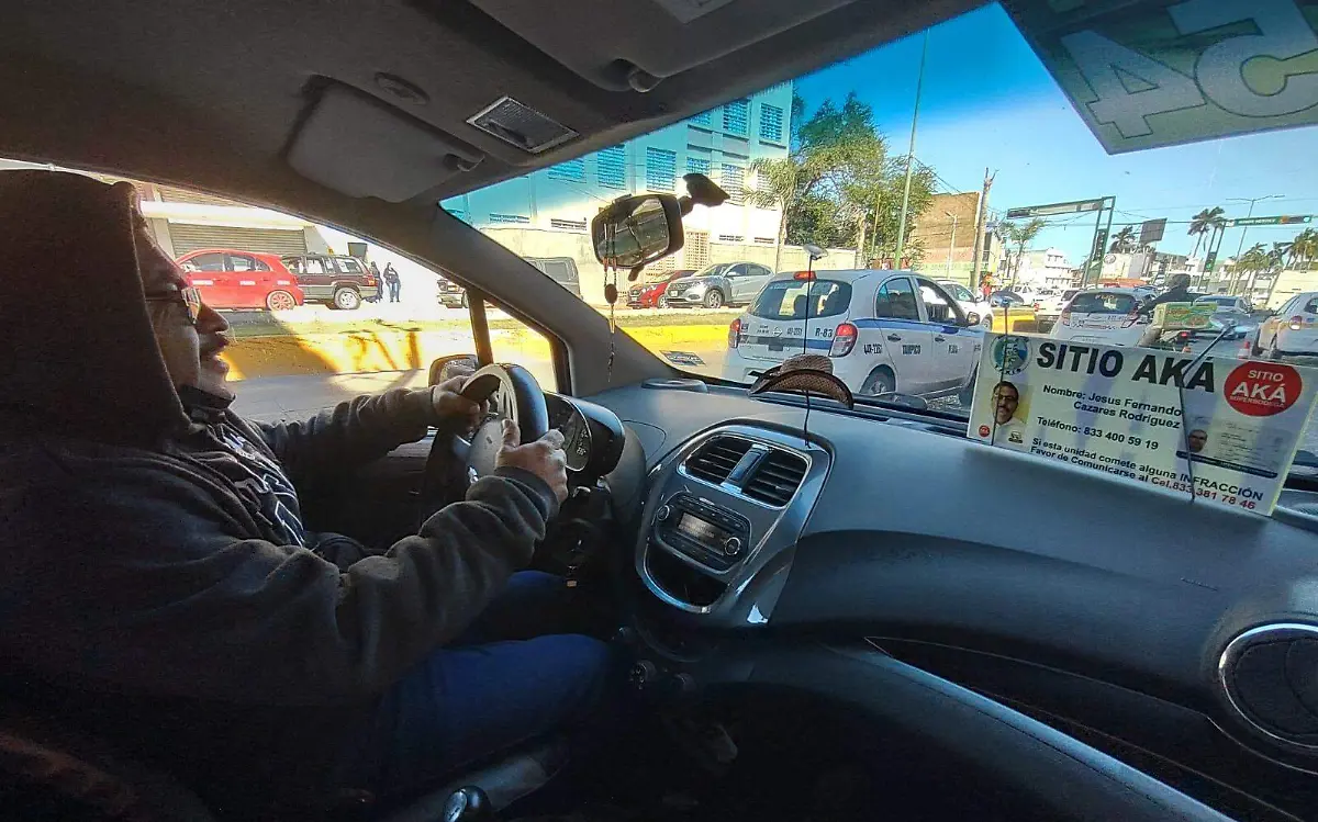Taxis en Madero colocan a la vista tarjetones para seguridad del pasajero
