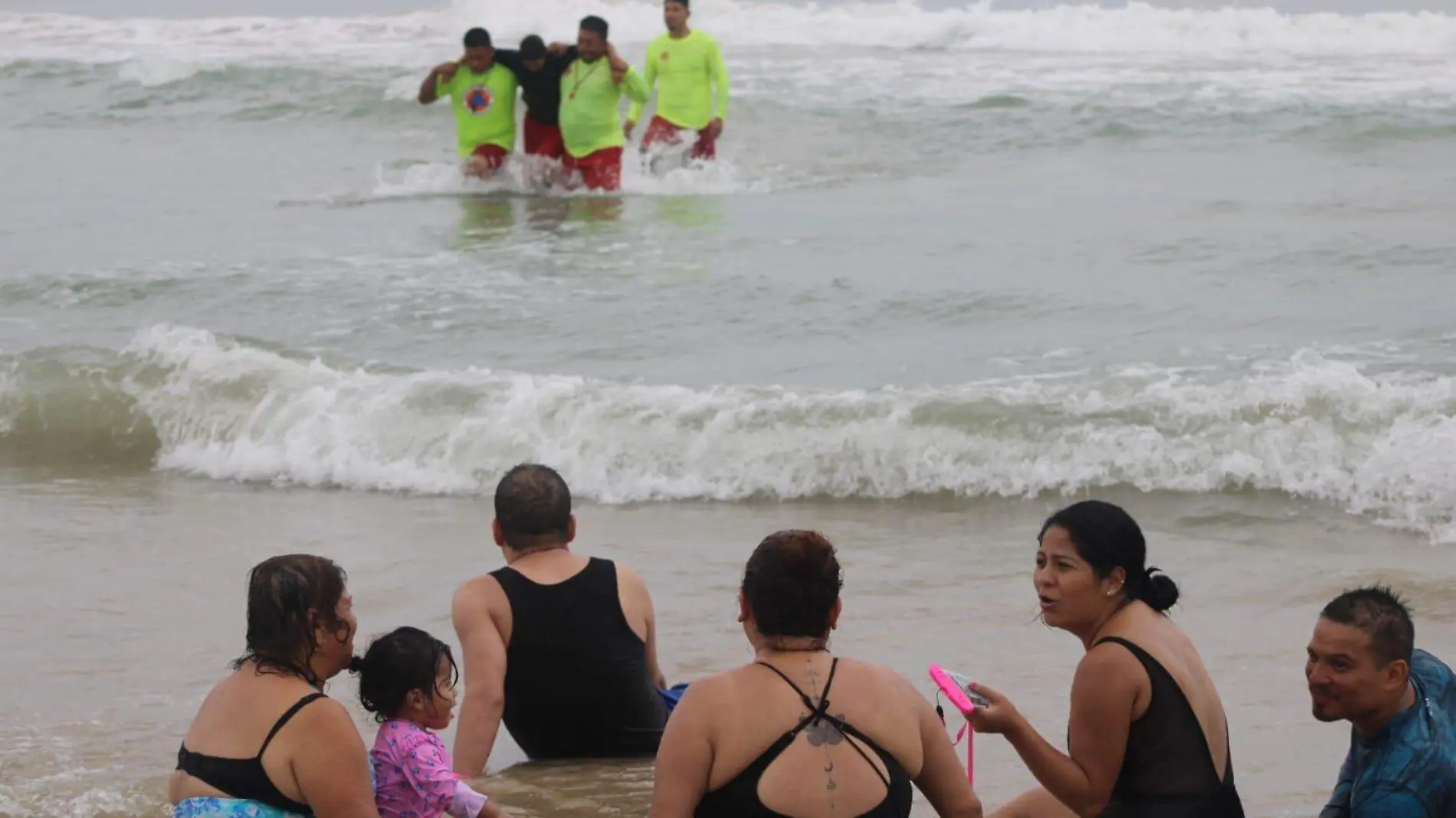 Personal de guardavidas de playa Miramar llevó a cabo un simulacro 