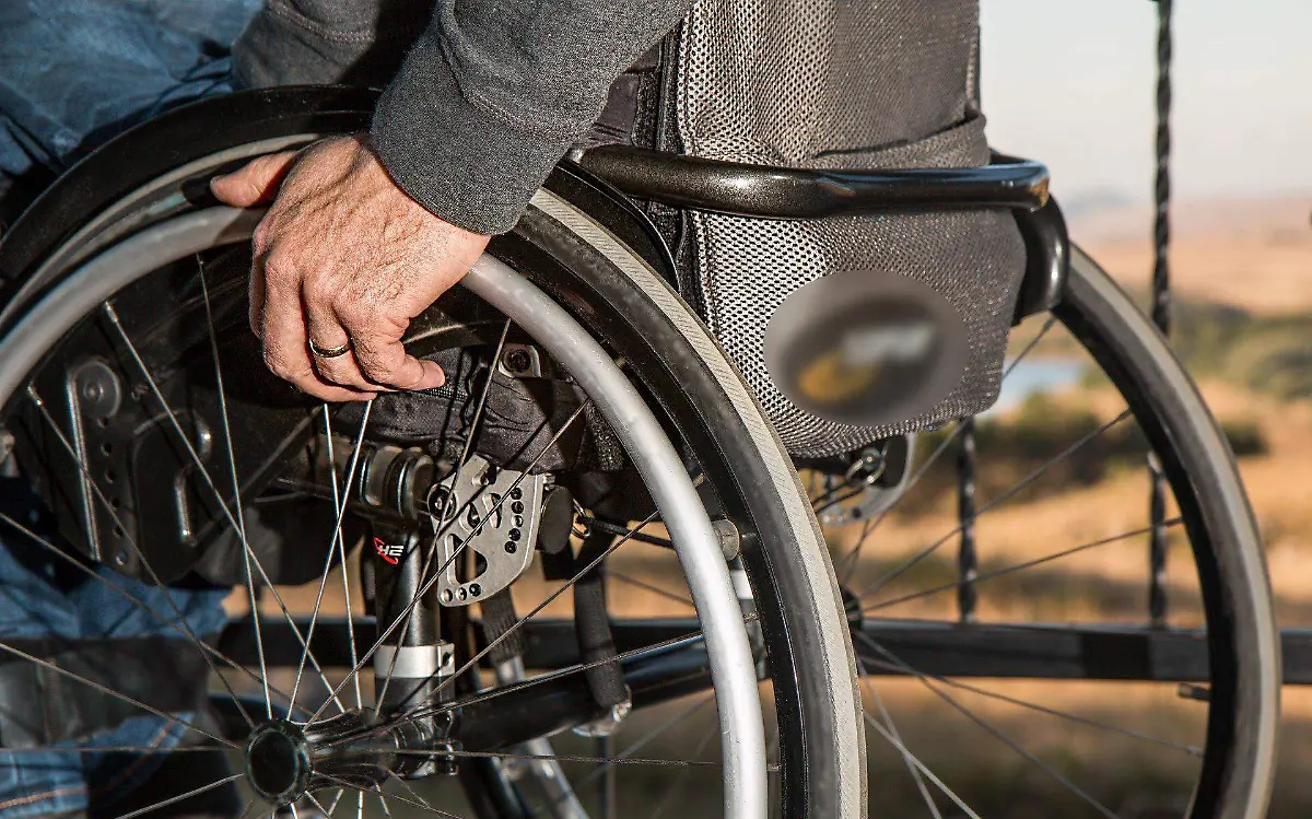 wheelchair-g4653b0807_1920