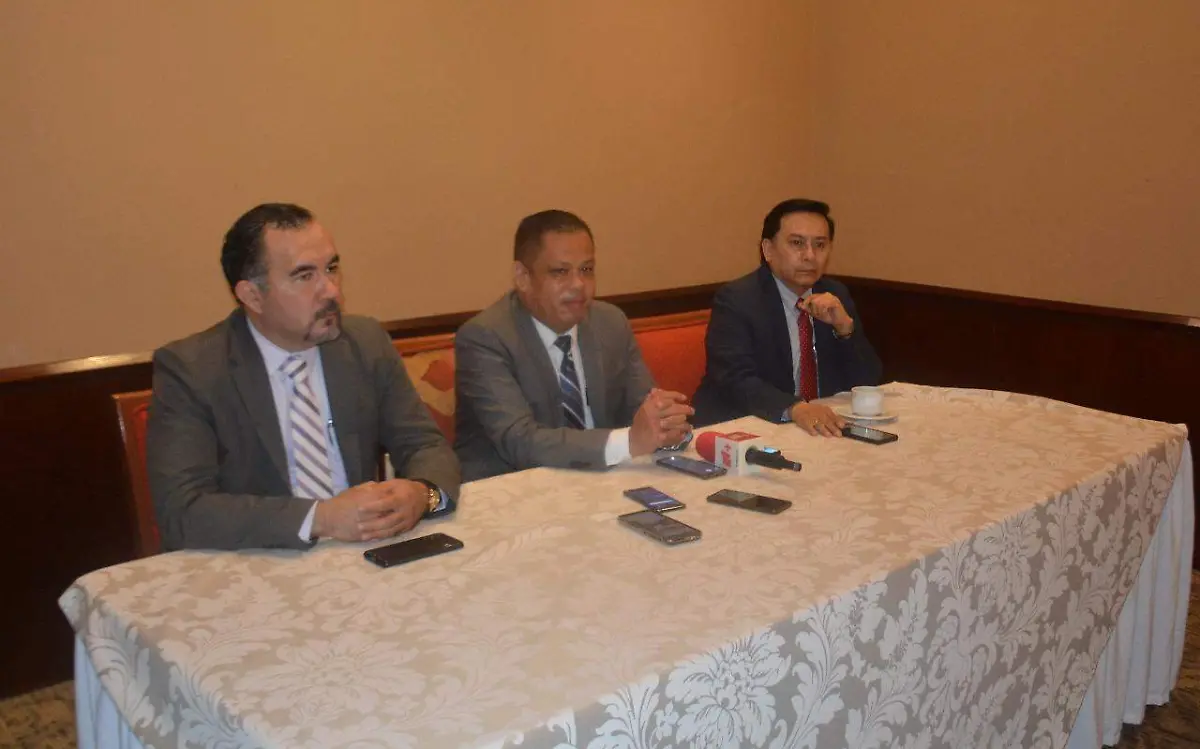 Empresarios de Tampico conocen herramietas legales con firma de abogados 
