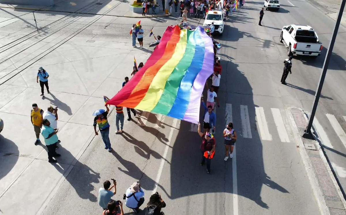 La marcha del orgullo inició sobre la avenida Hidalgo de Tampico Vladimir Meza