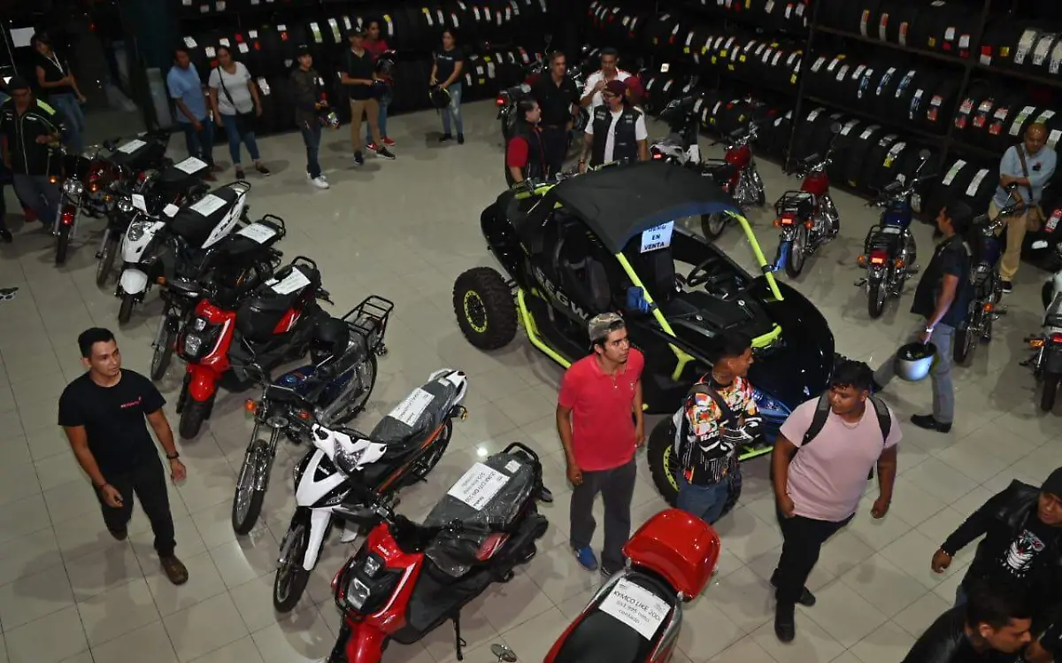 Primera tienda para motociclistas en Tamaulipas Alejandro del Ángel (1)
