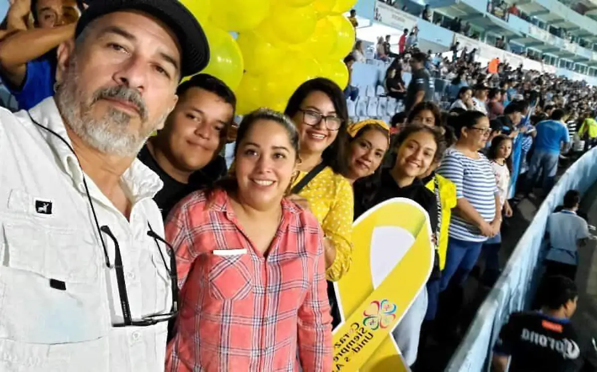 Jaiba Brava recibe a niños de Corazones Siempre Unidos 