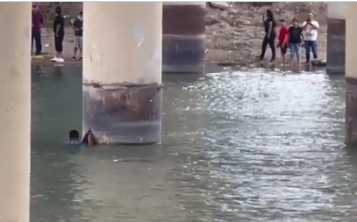Periodista es grabado mientras se ahoga en el río Bravo