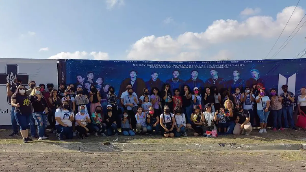 BTS Tampico en su valla de felicitación