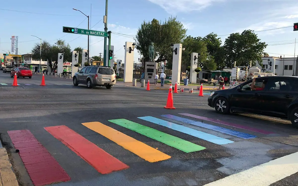 Tamaulipas pinta pasos peatonales del orgullo LGBT+
