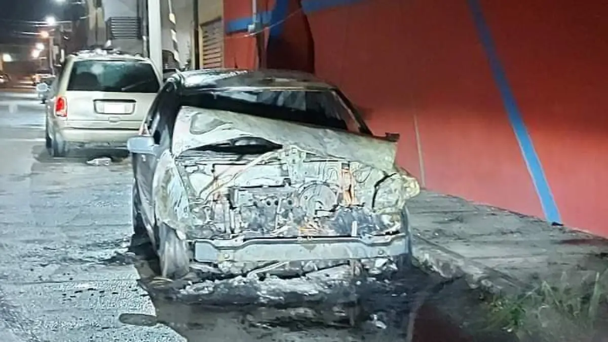 coche incendiado 3