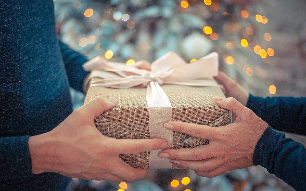 gift-g6b0e4d6f2_1920