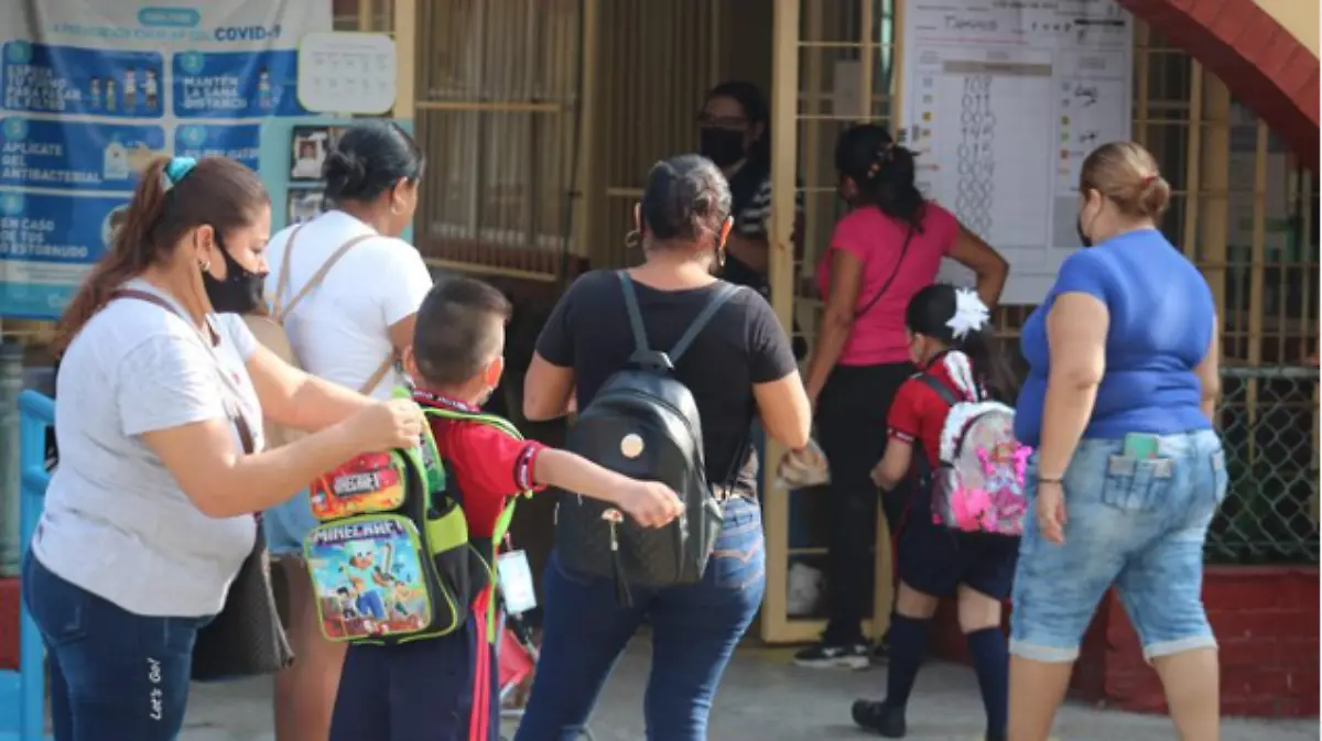 Decisión de paterfamilias enviar a hijos a la escuela