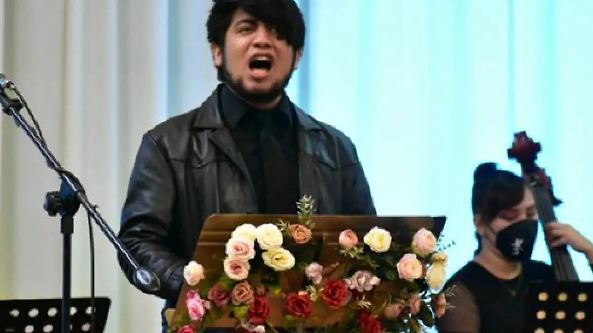 Momentos durante la interpretación de temas 