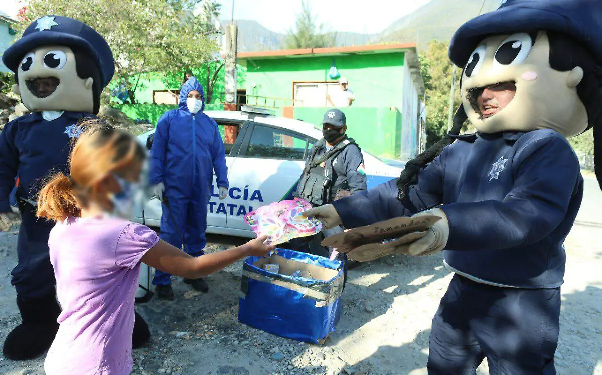 TAM-001-2021.-Policías estatales entregan regalos a niños y niñas de escasos recursos (6)