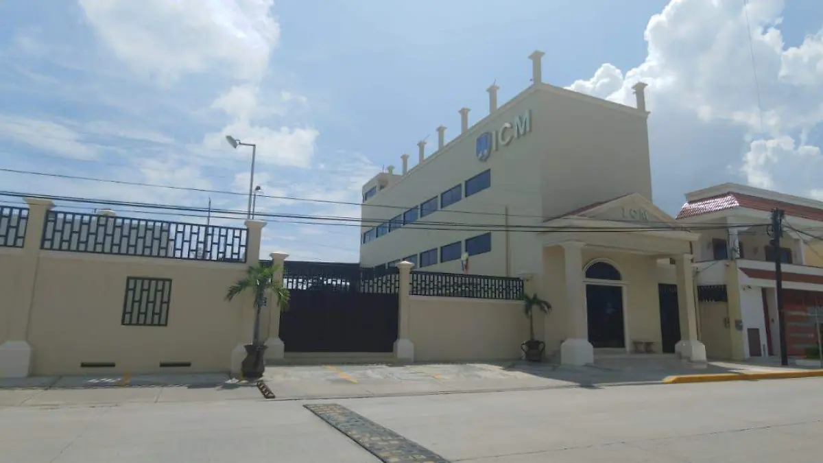 Escuelas preparán reapertura de clases