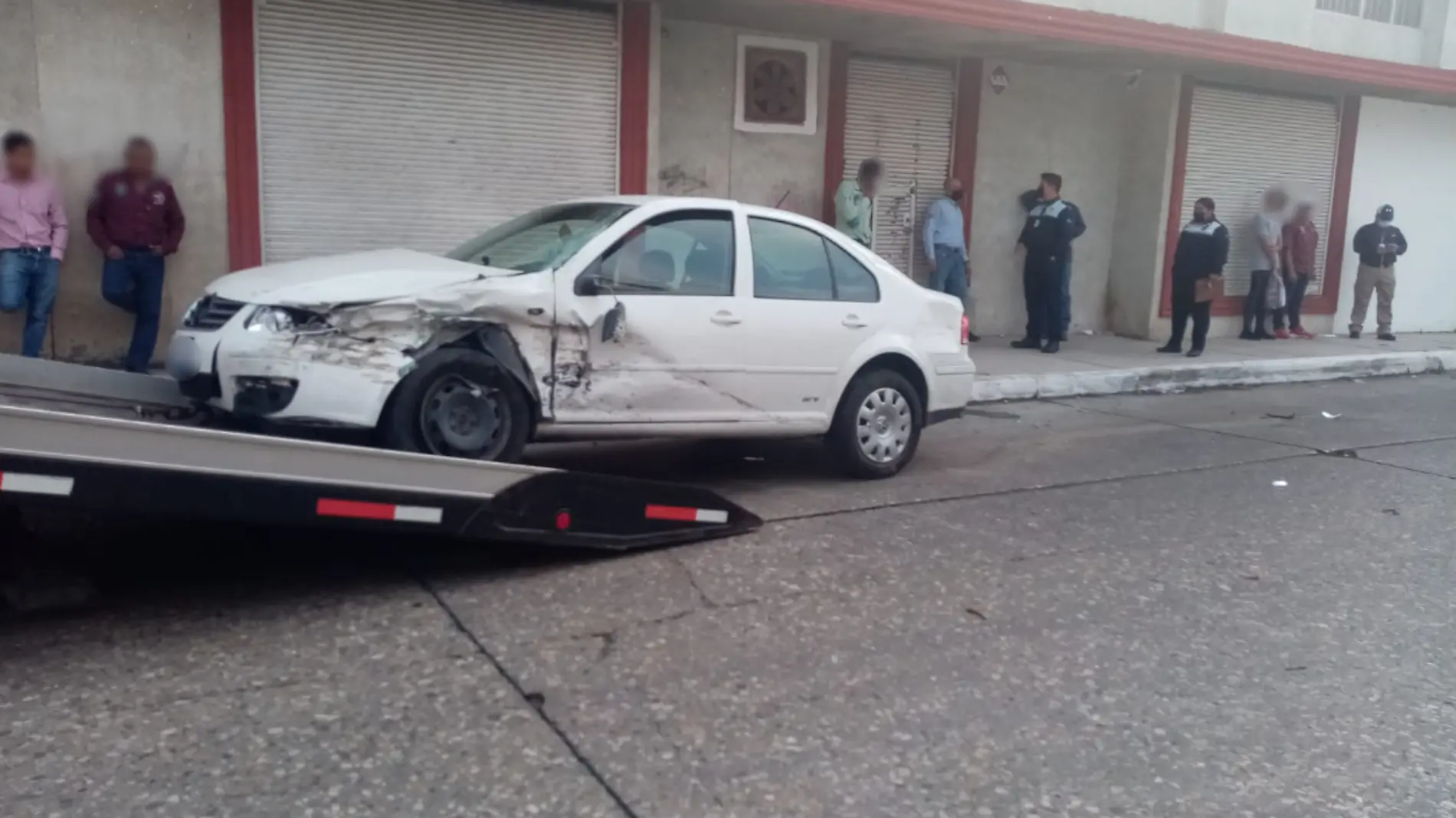 Un accidente en Tampico provocó el cierre parcial de la calle José de Escandón, desde el cruce con el bulevar Adolfo López Mateos generando un caos vial por algunos minutos