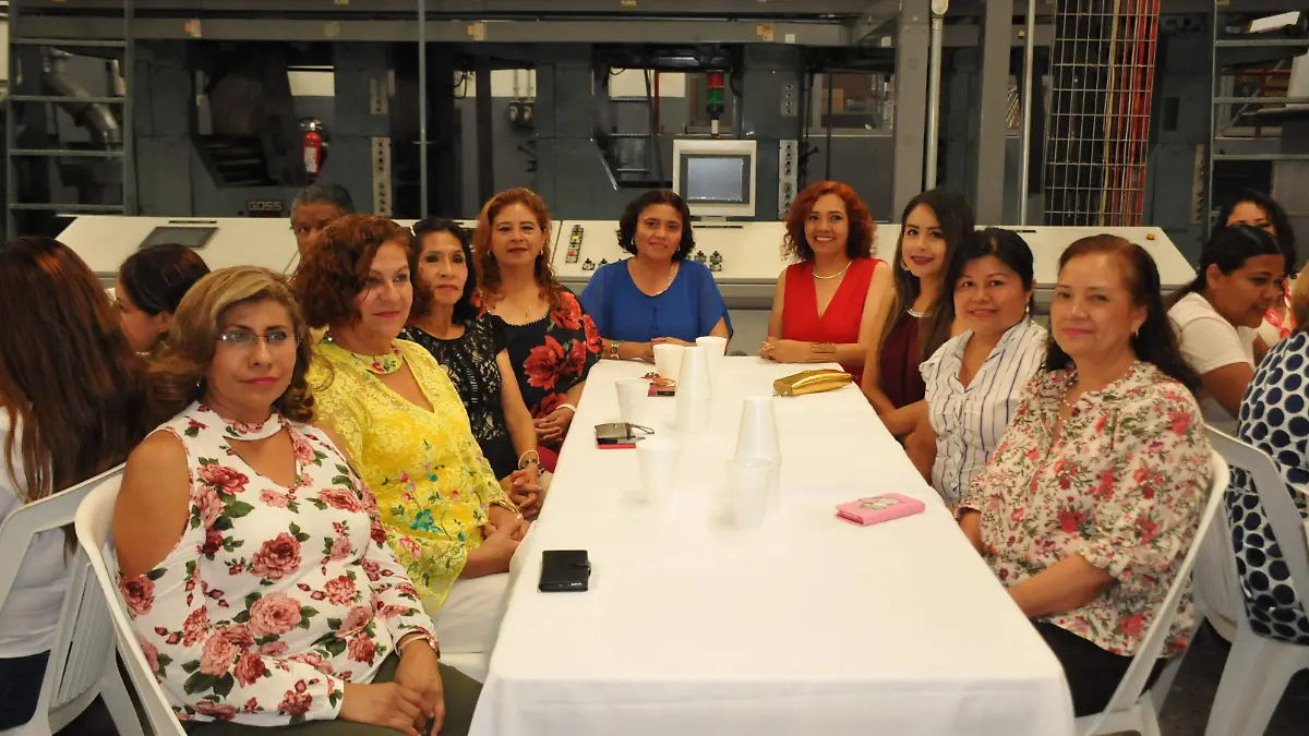 Las compañeras...OKJPG