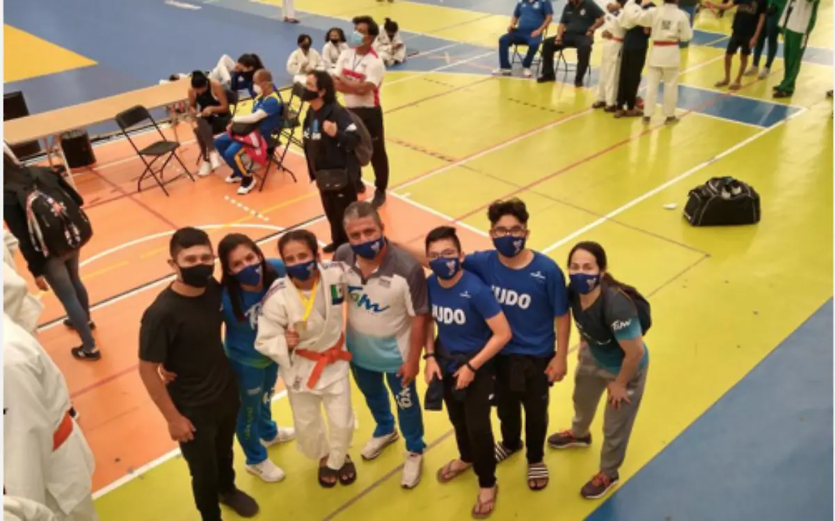 Captura de pantalla 2021-04-25 a la(s) 23.52.04