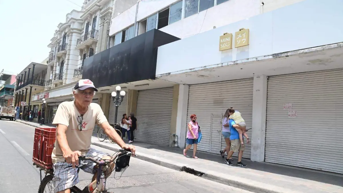 Cierra Miniso en el centro de Tampico