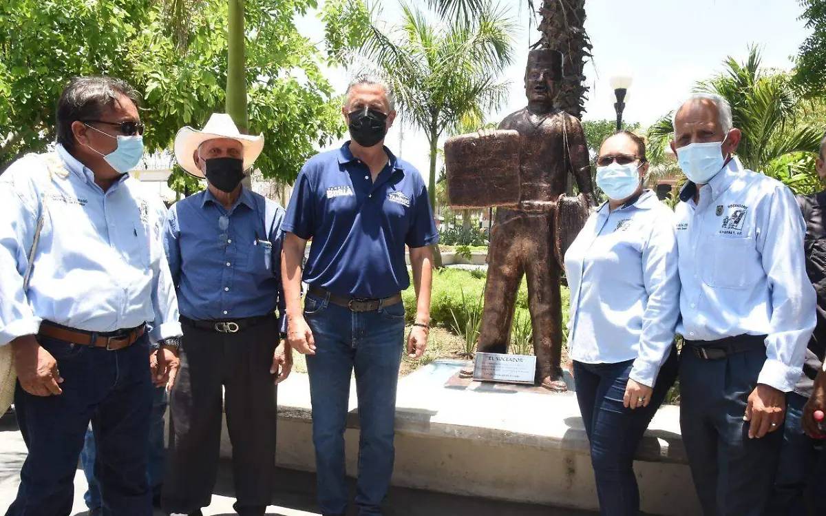 Tampico tiene estatua en honor a los voceadores, ¡es única en todo México!