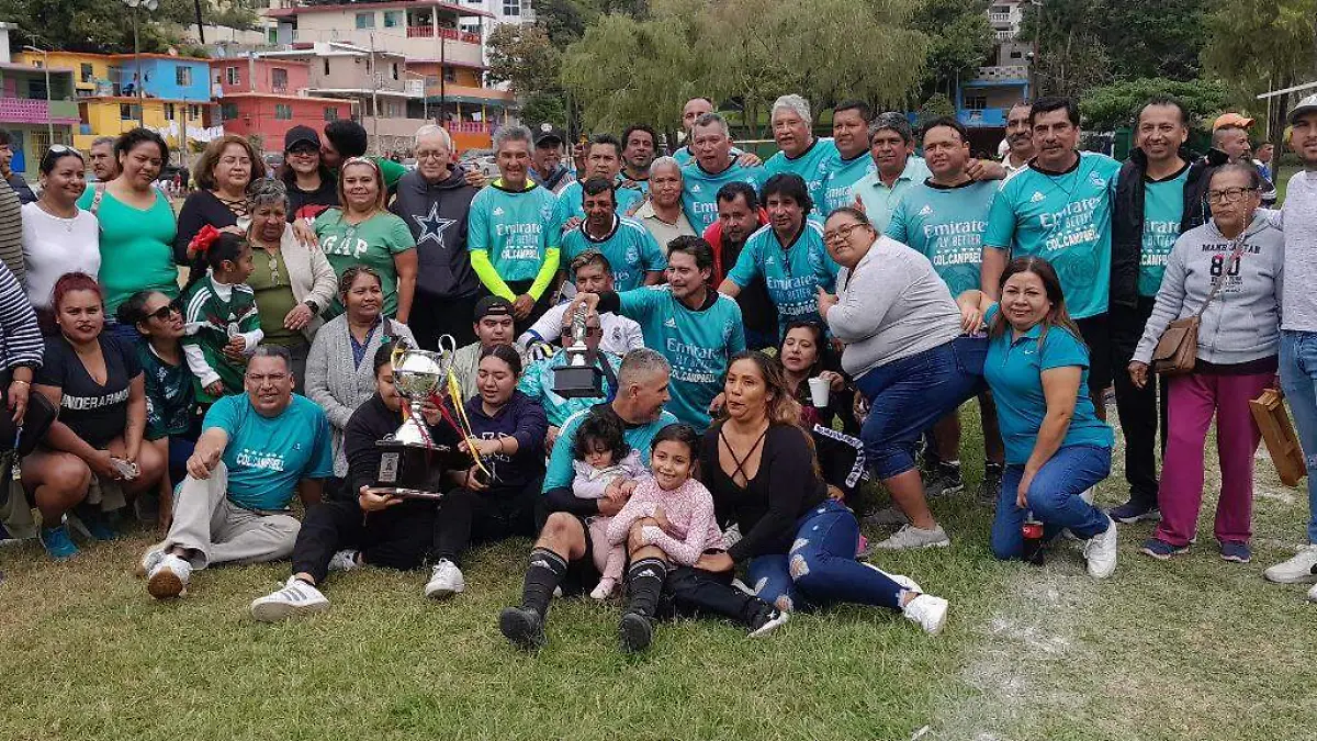 El equipo campeón celebró junto a sus familias