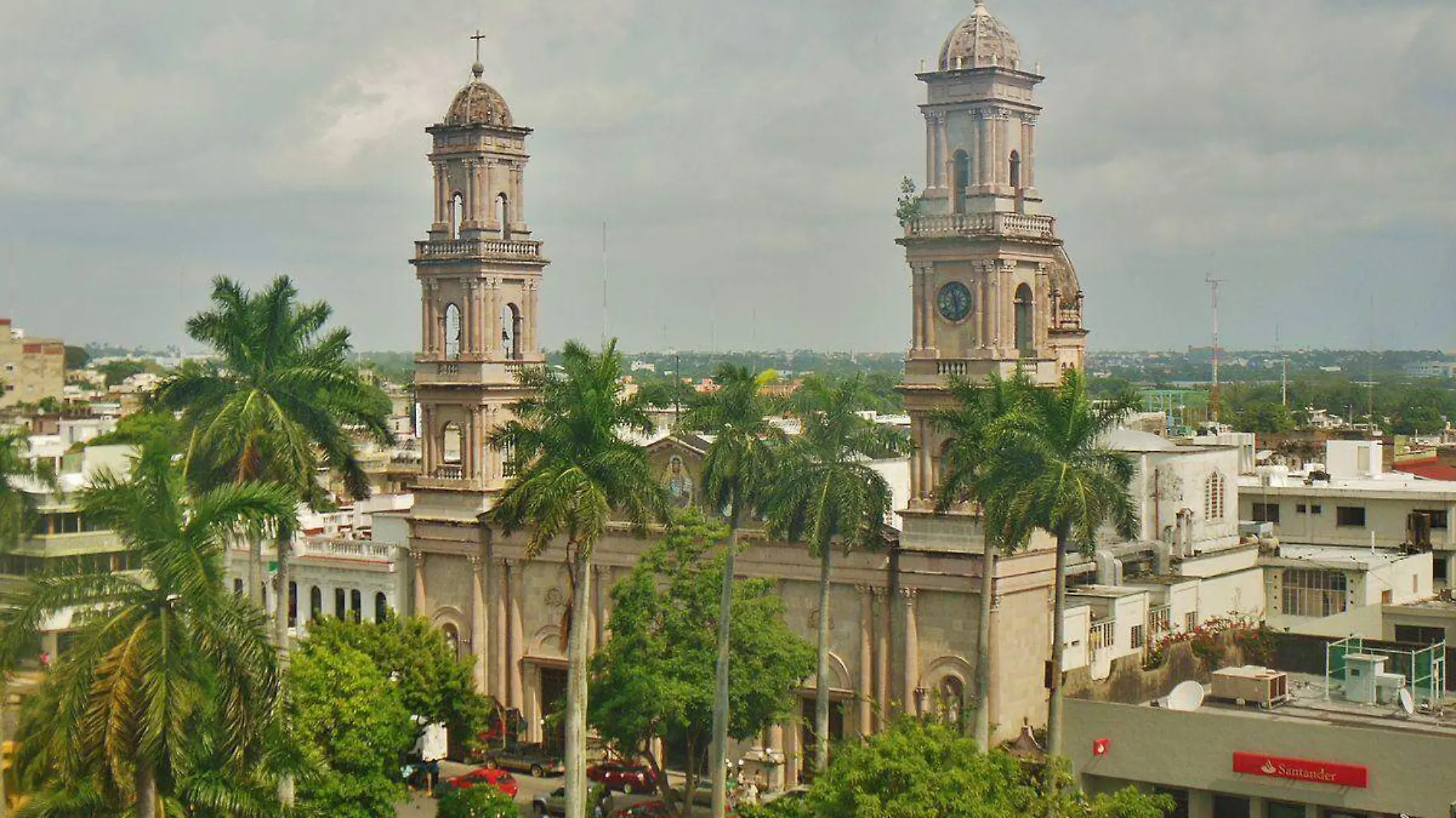 Catedral_de_la_Inmaculada_Concepción_desde_Edificio