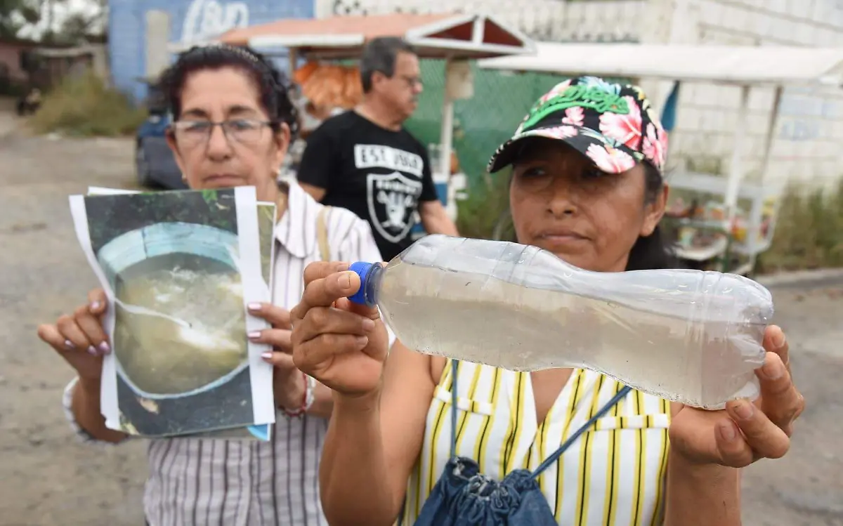 Bloquean la carretera Tampico-Valles para exigir un mejor servicio de agua potable José Luis Tapia