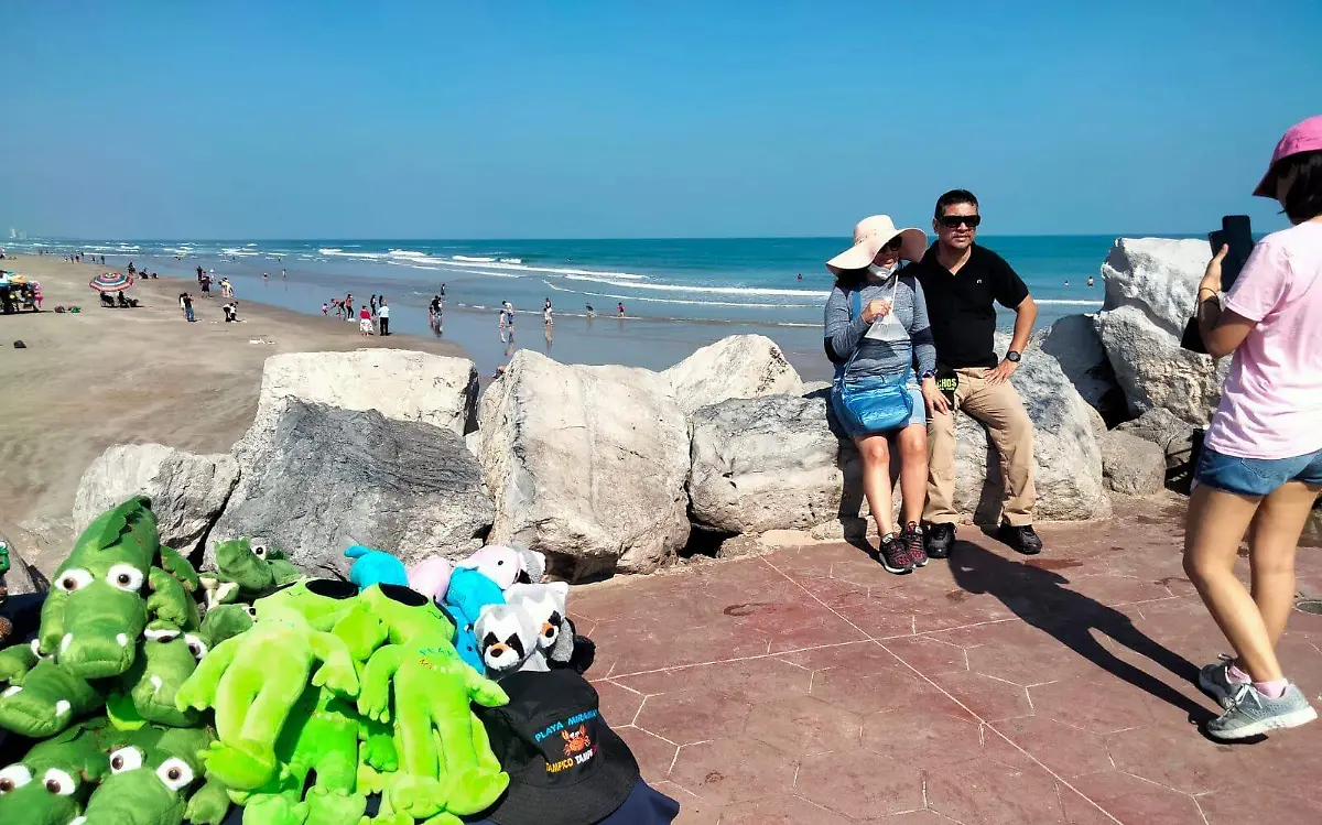 Celebran Navidad en playa Miramar