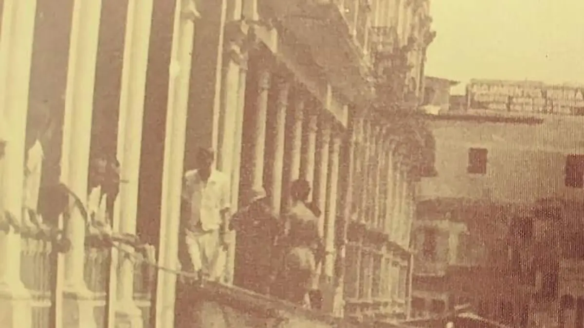 El edificio de la Casa Lastra sirvió de muelle para embarcaciones durante la inundación de 1955