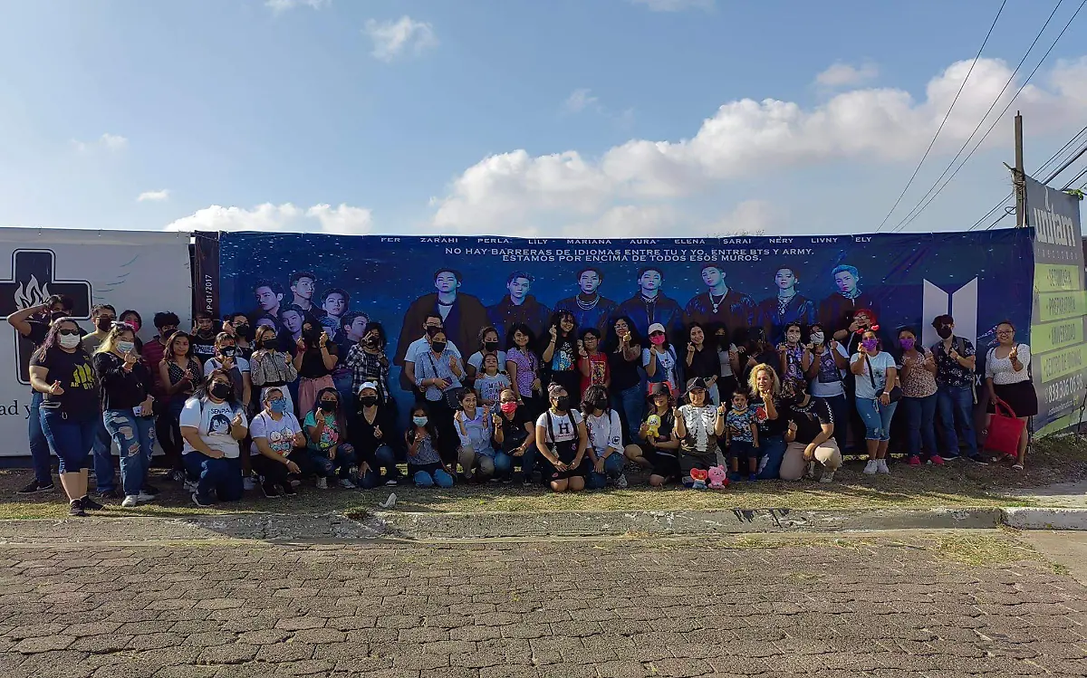 Army en Tampico colocan enorme valla 