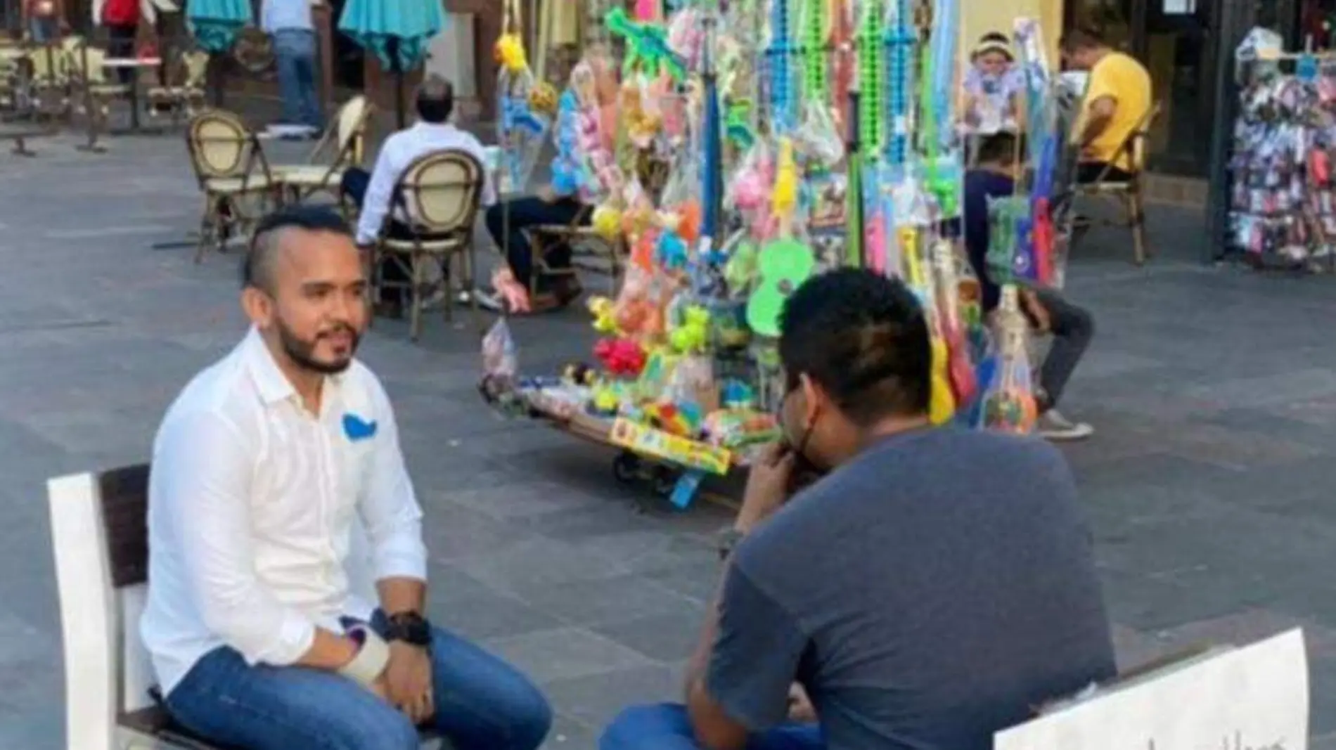 Psicólogos tampiqueños se colocan en el centro de la ciudad para ayudar a tratar la salud mental de los transeúntes