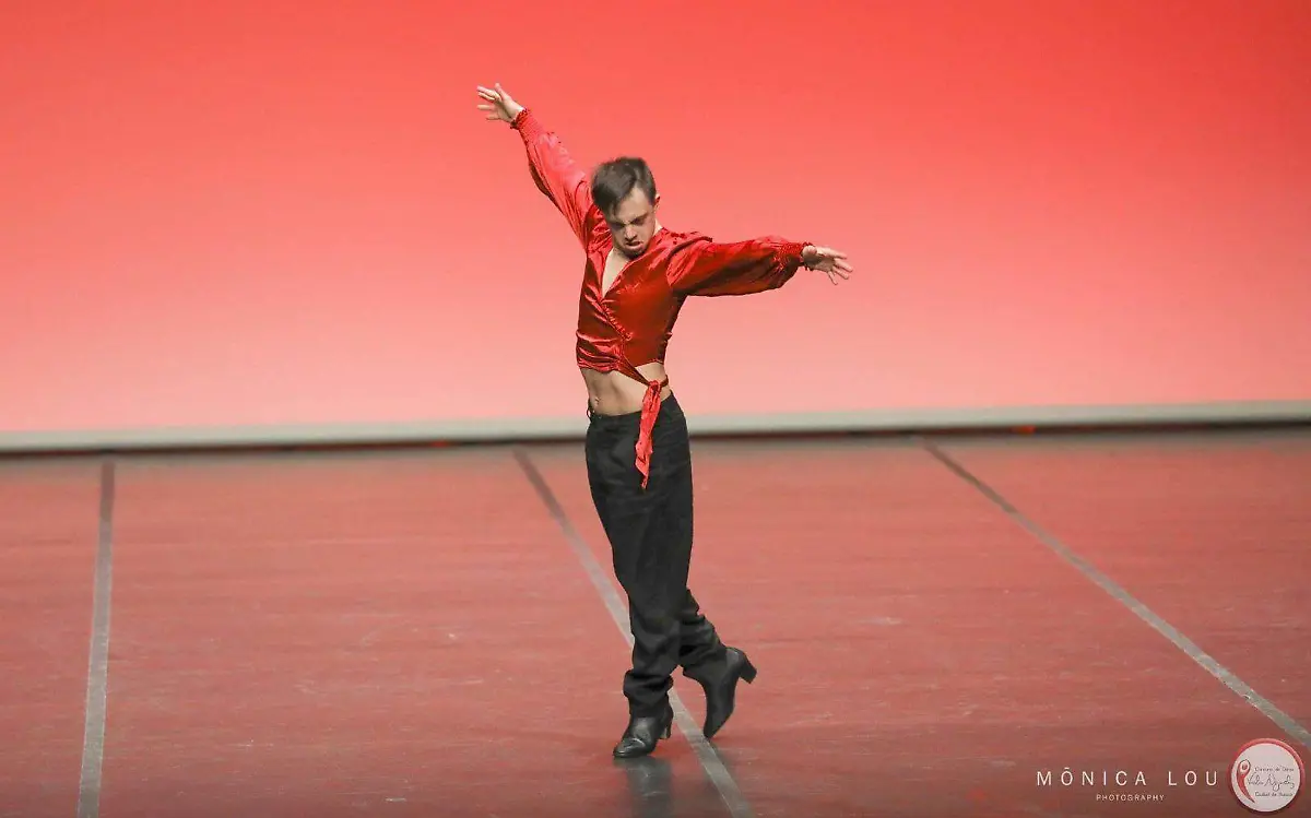 Eros Recio bailarín