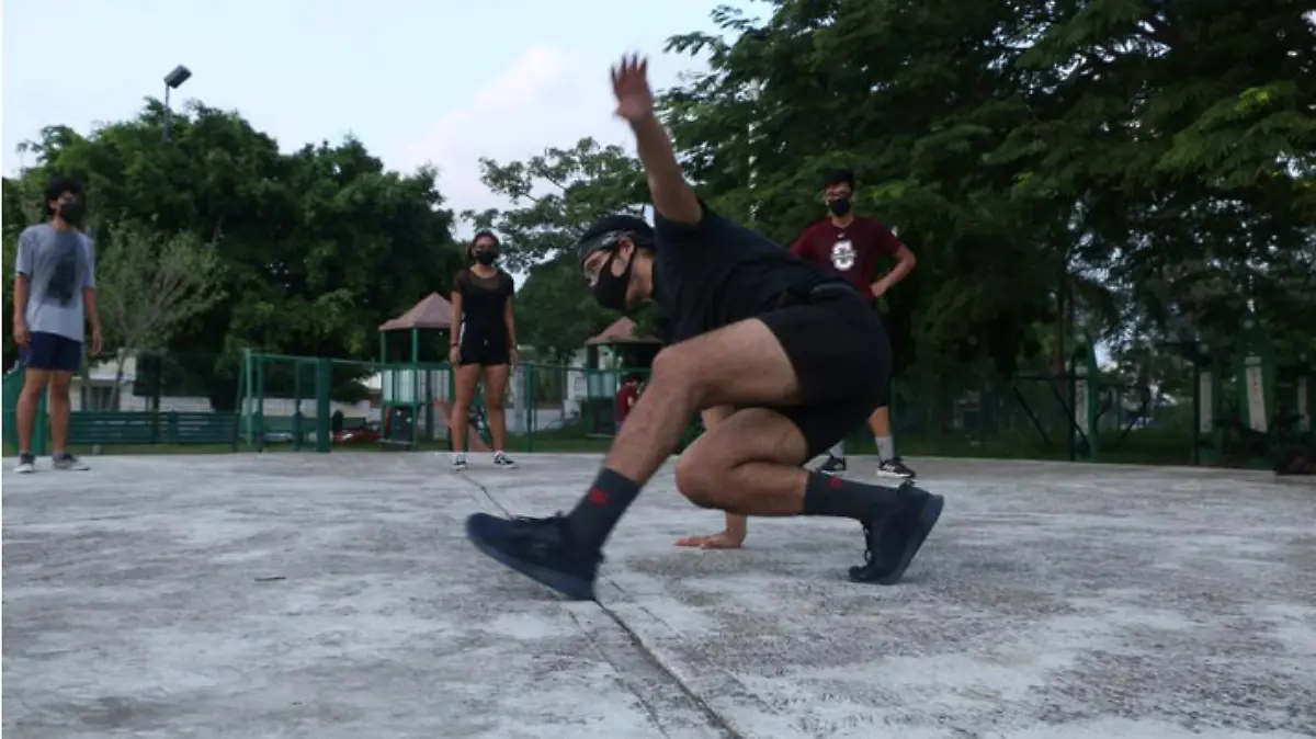 Sebastán Barrón es una joven promesa de la danza contemporanea