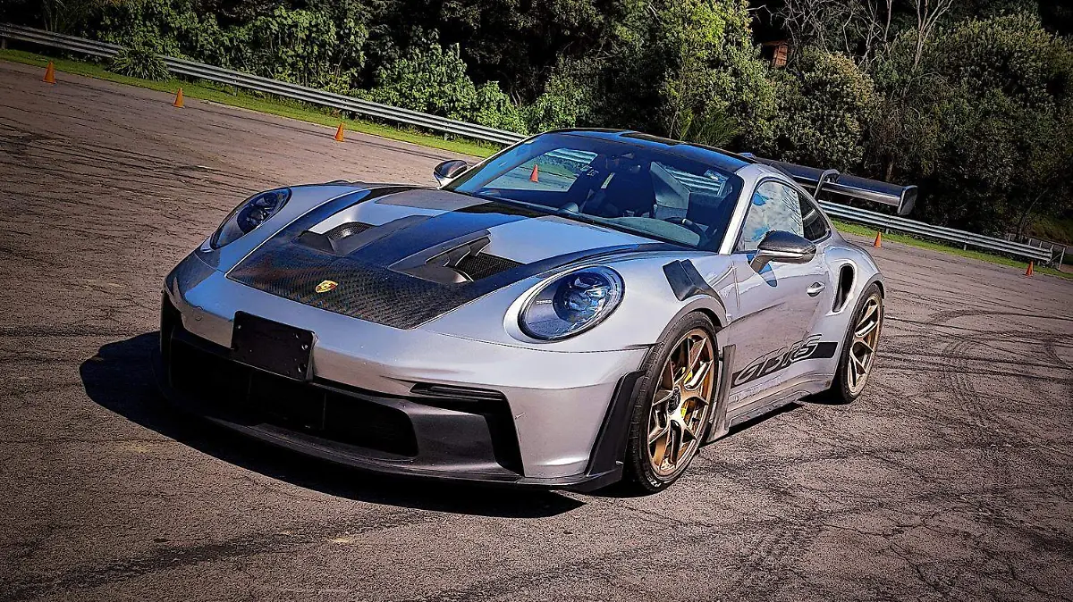 Porsche_911GT3RS_02