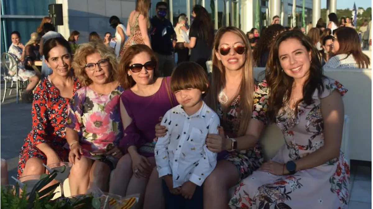 En familia comparten momentos en la Cumbre Empresarial