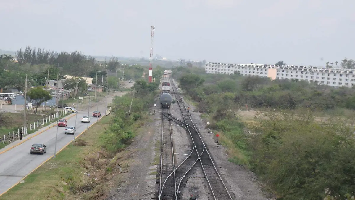 Piden ayuda para joven a quien el tren le amputó sus piernas
