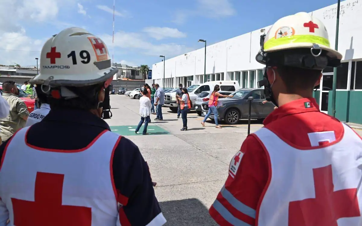 IMSS lleva a cabo simulacro de incendio y moviliza a cuerpos de auxilio y rescate 