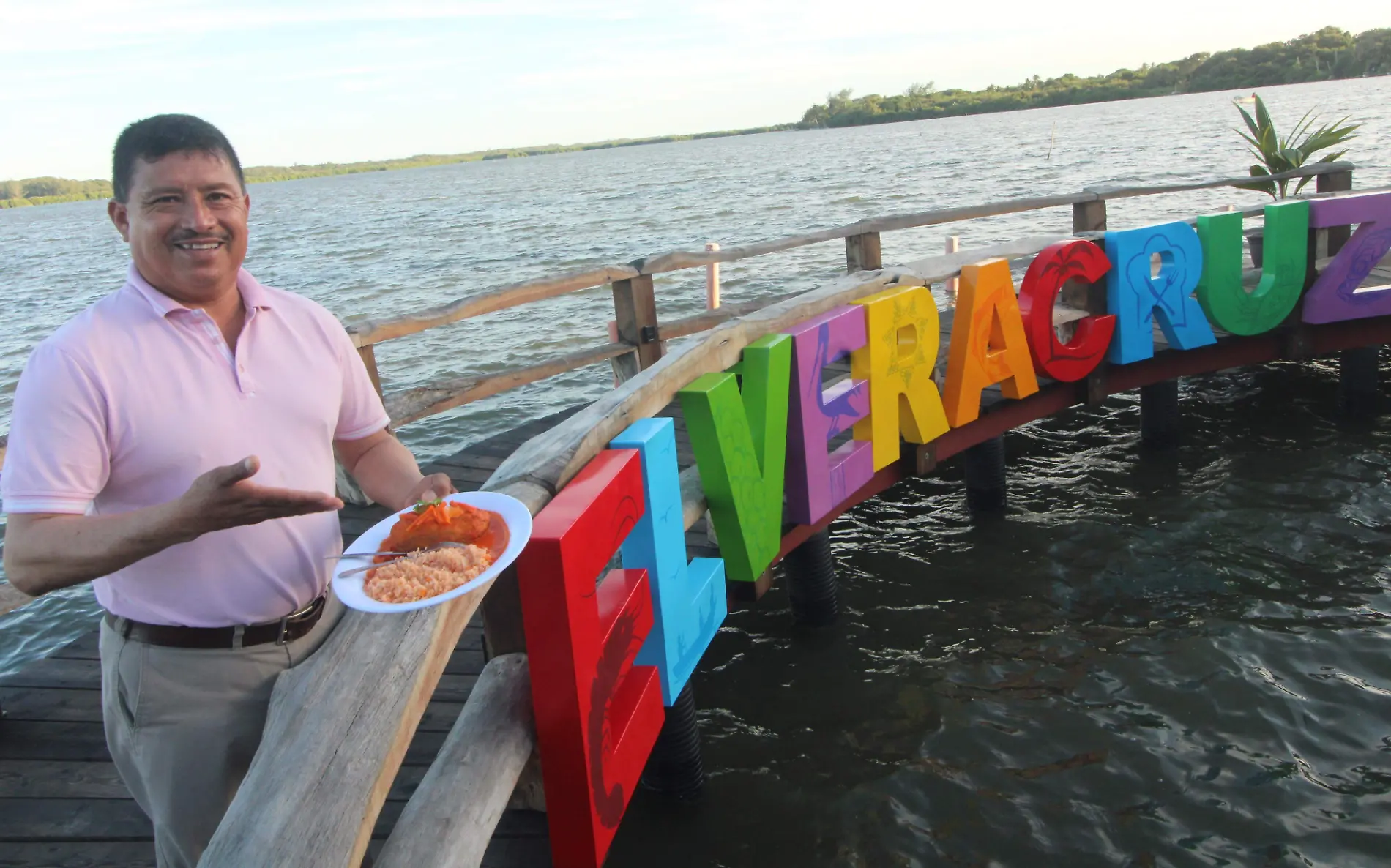 César Cruz, del restaurante El Veracruz de la ribera de Tampico Alto, Veracruz