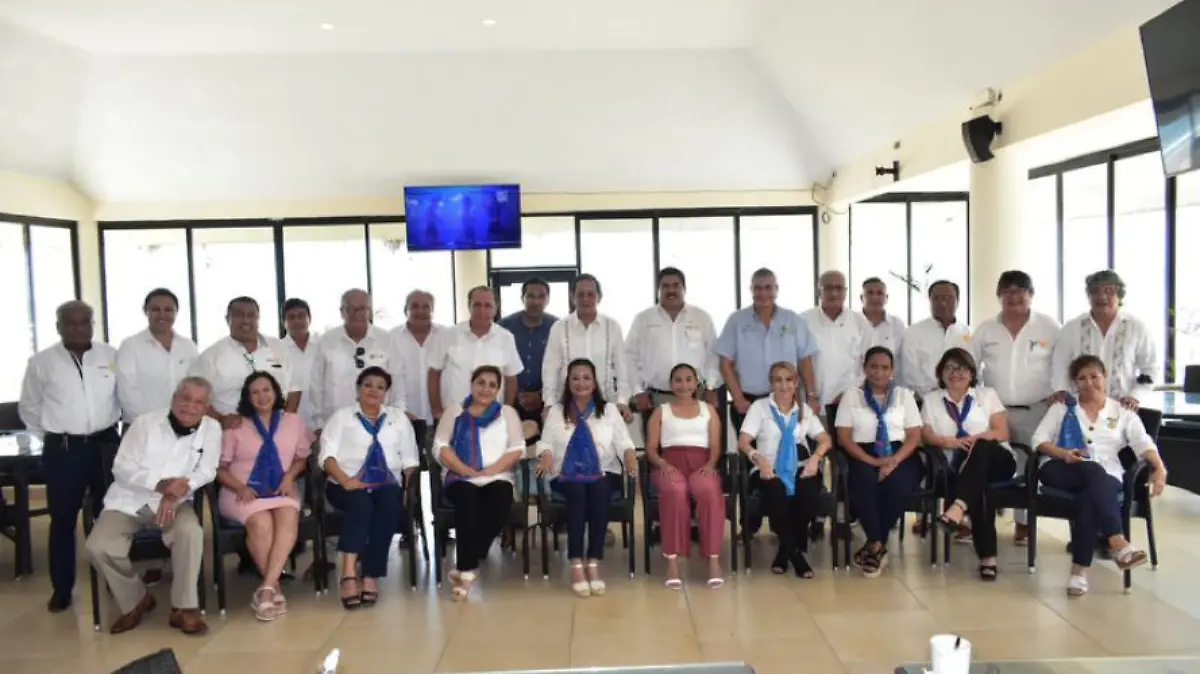 Familia del club Rotario de ciudad Madero con su gobernador Rotario Enrique Brooks