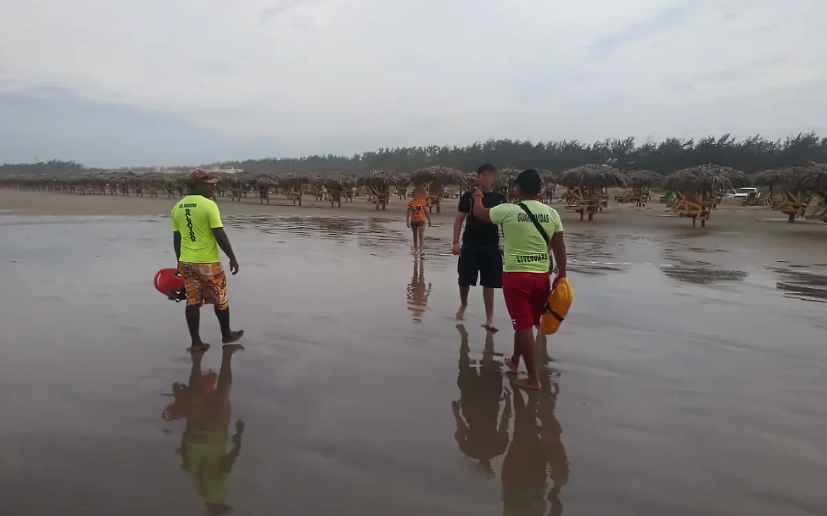 Los guardavidas así como elementos de PC recorrieron gran parte de la playa