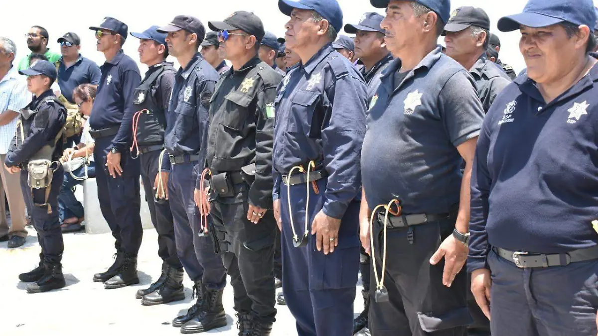 XALAPA - Policías de Alvarado siguen usando resorteras y piedras 2