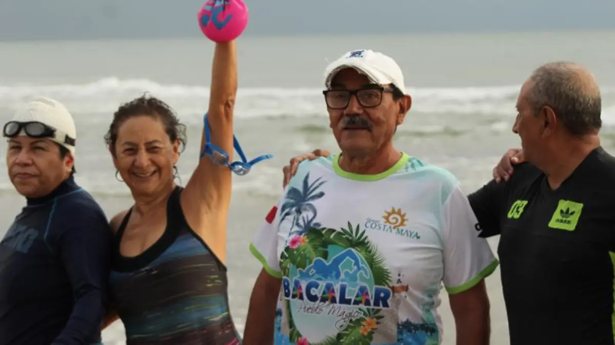 EL PROFESOR Teódulo Solís Morquecho continúa con legado que le heredó su padre.