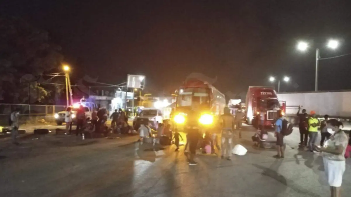 Inmigrantes bloquearon la carretera Tampico-Mante