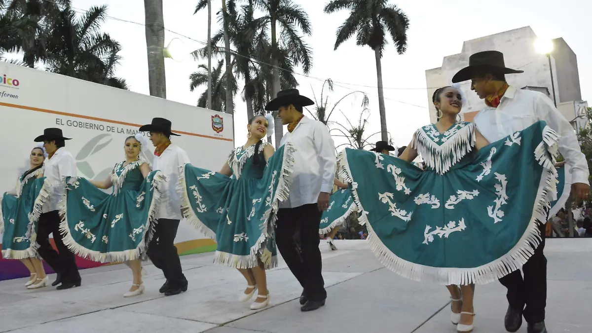 REVIVE EL FOLKLORE (1)