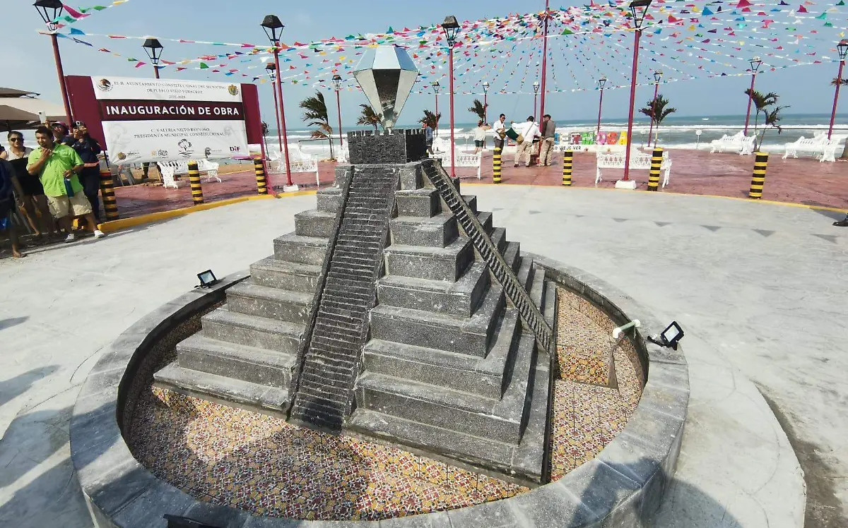 Inauguran mirador de playa Miramar que incluye una fuente de pirámide 
