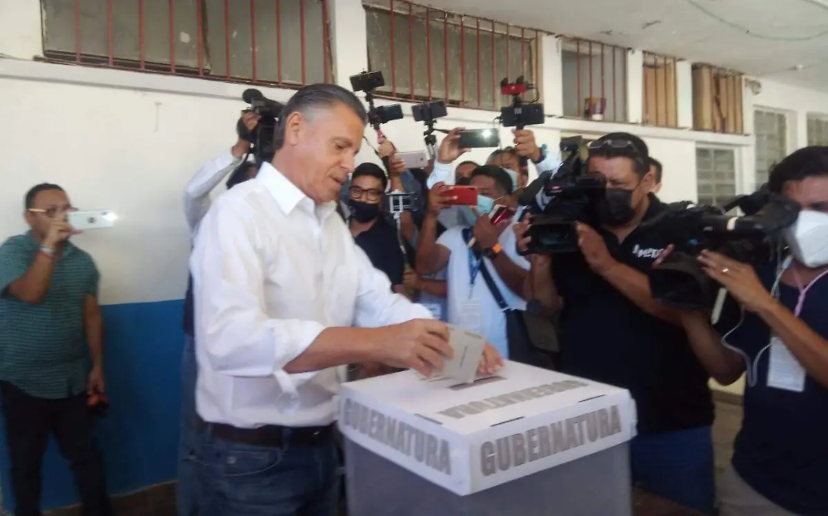 El alcalde de Tampico emitió su voto
