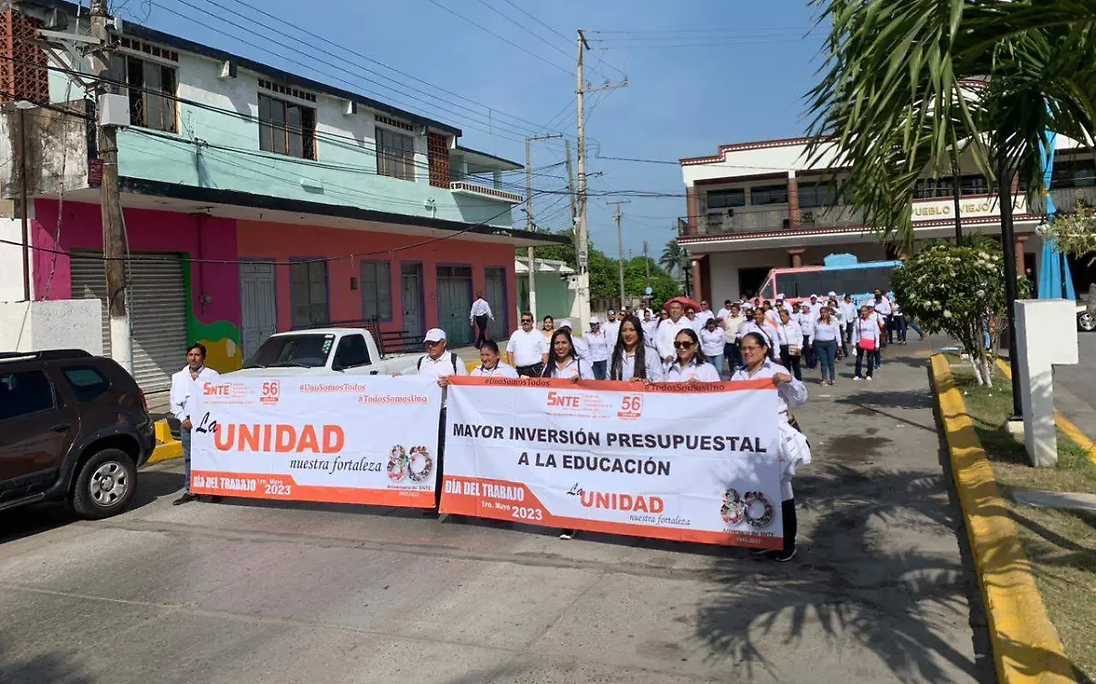 Maestros de Pueblo Viejo participan en el Día del Trabajo 