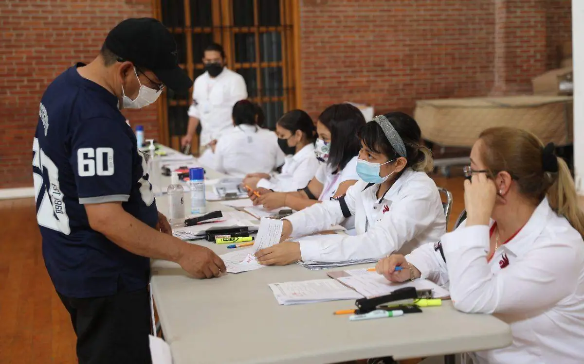 Campaña de vacunación contra el Covid-19 Dirección de Salud de Nuevo Laredo (1)