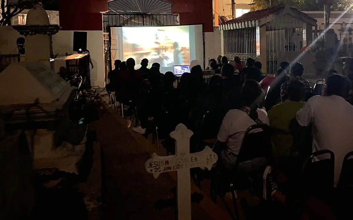 Convierten a cementerio de Ciudad Victoria en una sala de cine |Facebook | Festival de Cine Mexicano Tamatán 